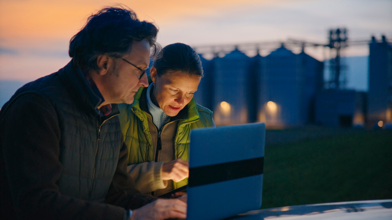 5 Ways Data Silos Hurt Marketing 7 5 Ways Data Silos Hurt Marketing